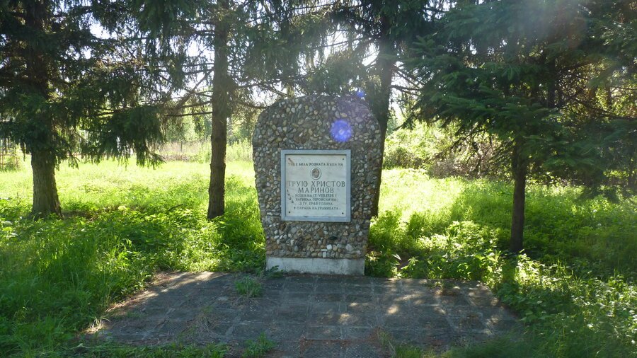 Паметник на Трую Маринов - с.Балей