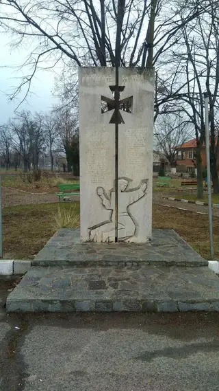 Паметник на загиналите във войните - с.Лозенец — Лозенец