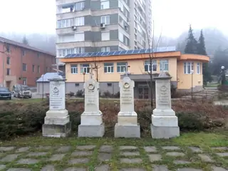 Паметник на капитан Бакеев и подпоручик Папанинов - Габрово — Габрово