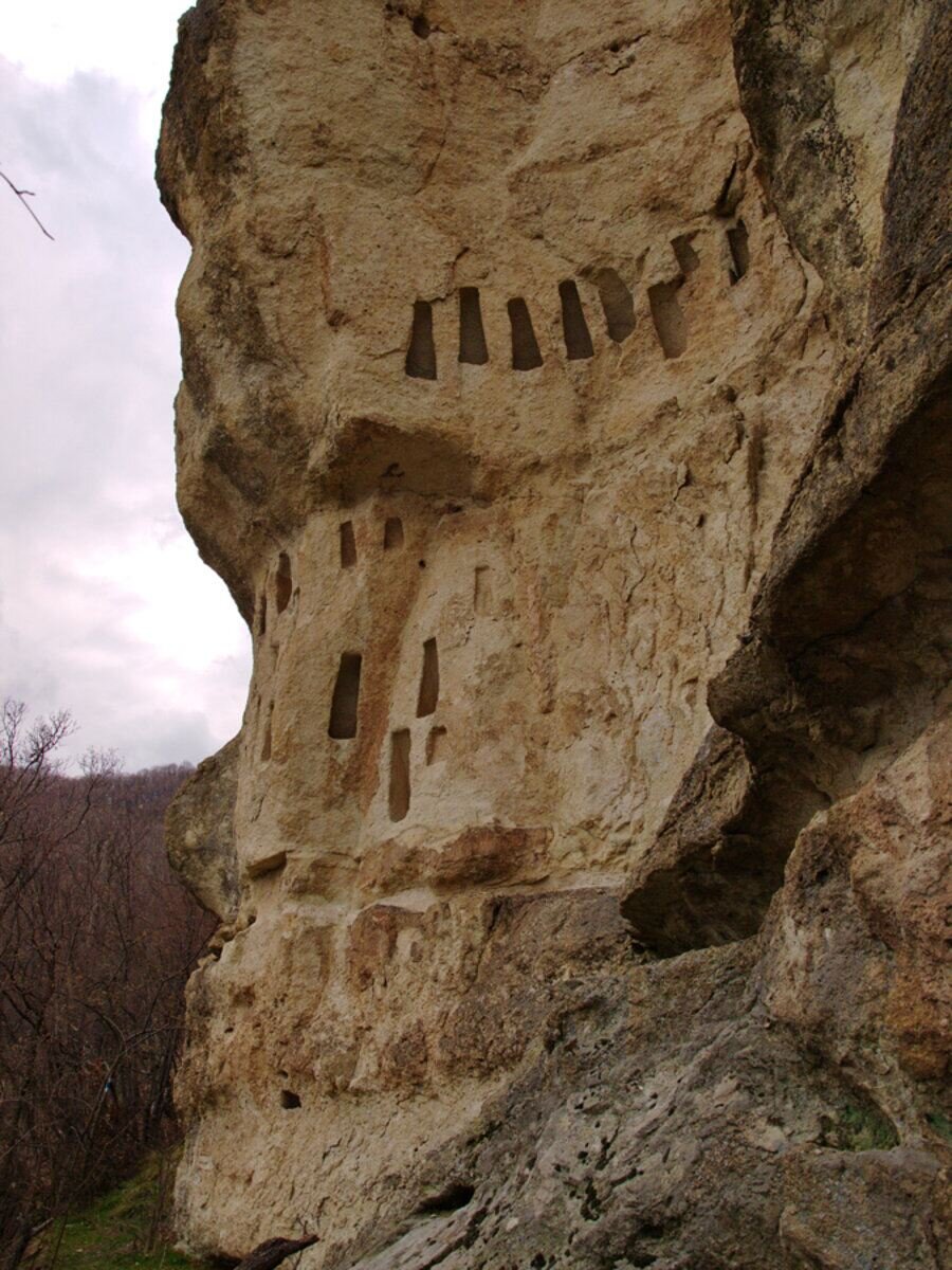 Трапецовидни ниши по река Душковица