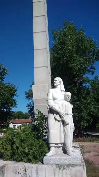 Войнишки паметник - Костенец — Костенец
