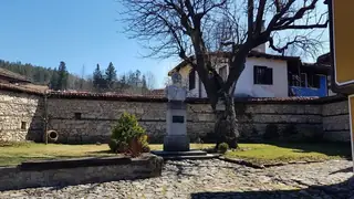 Бюст-паметник на Любен Каравелов - Копривщица — Копривщица