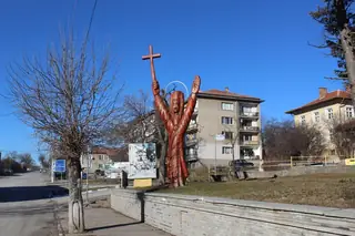 Дървена скулптура на Св. Петка - Брезник — Брезник