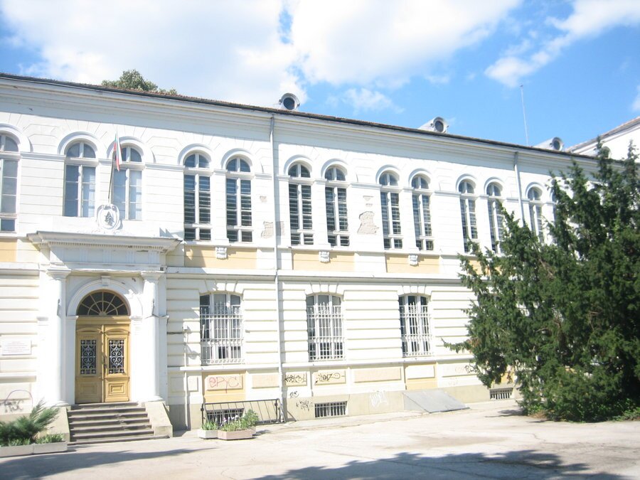 Сградата на Английска гимназия "Гео Милев" - Русе