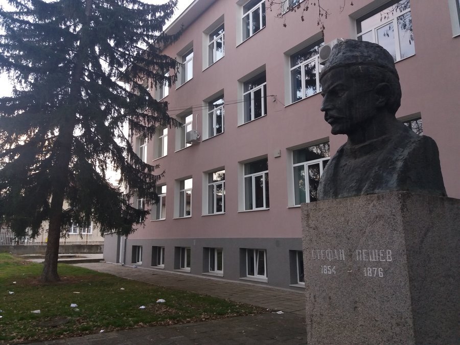 Бюст-паметник на Стефан Пешев - Севлиево