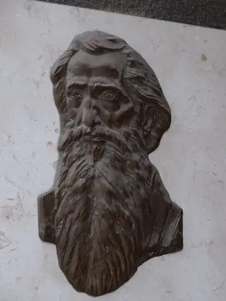 Паметна плоча с барелеф на Владимир Димитров Майстора - София — София