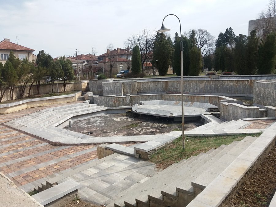 Фонтаните пред Дом на културата "Мара Белчева" - Севлиево