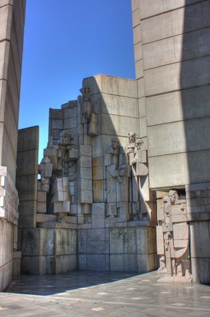 Паметник "Създатели на българската държава" - Шумен