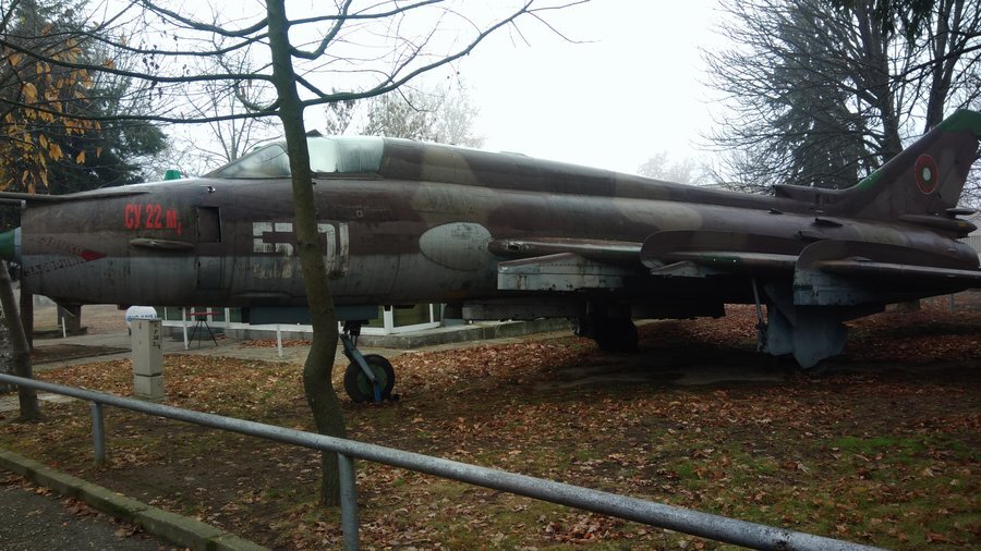 Военен самолет Су-22 - гр. Баня