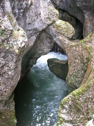 Пещера "Куманица" — Черни Осъм