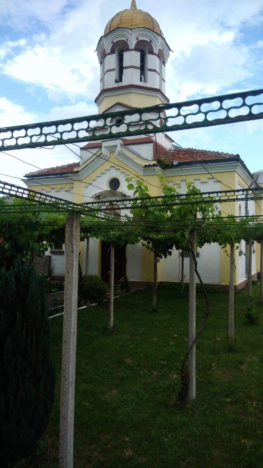 Храм "Свето Рождество Богородично" - с.Горно Сахране