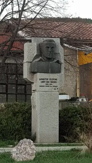 Паметник на Димитър Георгиев Цветков - с. Саранци — Саранци