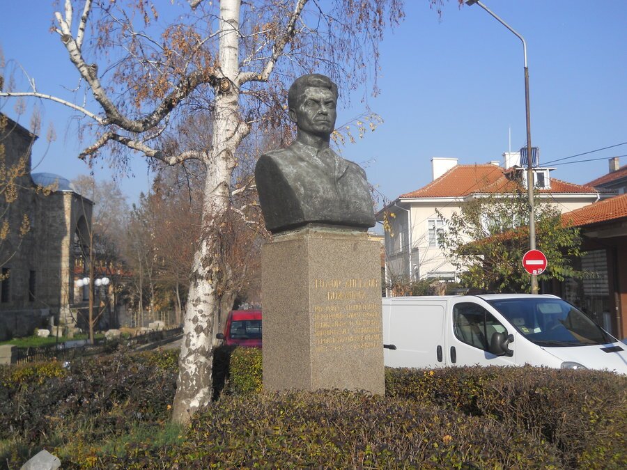 Паметник на Тодор Ангелов (Божаната) - Кюстендил