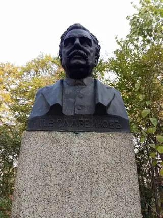 Бюст-паметник на Петко Славейков - София — София