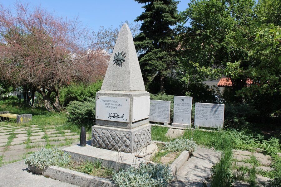 Паметник на загиналите във войните - Симеоново