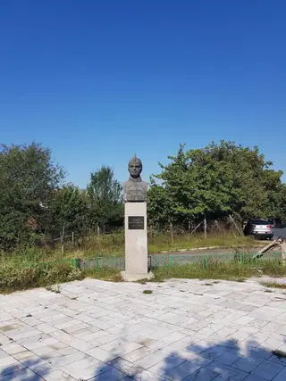 Бюст-паметник на Георги Бенковски - с.Бенковски — Бенковски