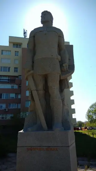 Паметник на Момчил юнак - Момчилград — Момчилград