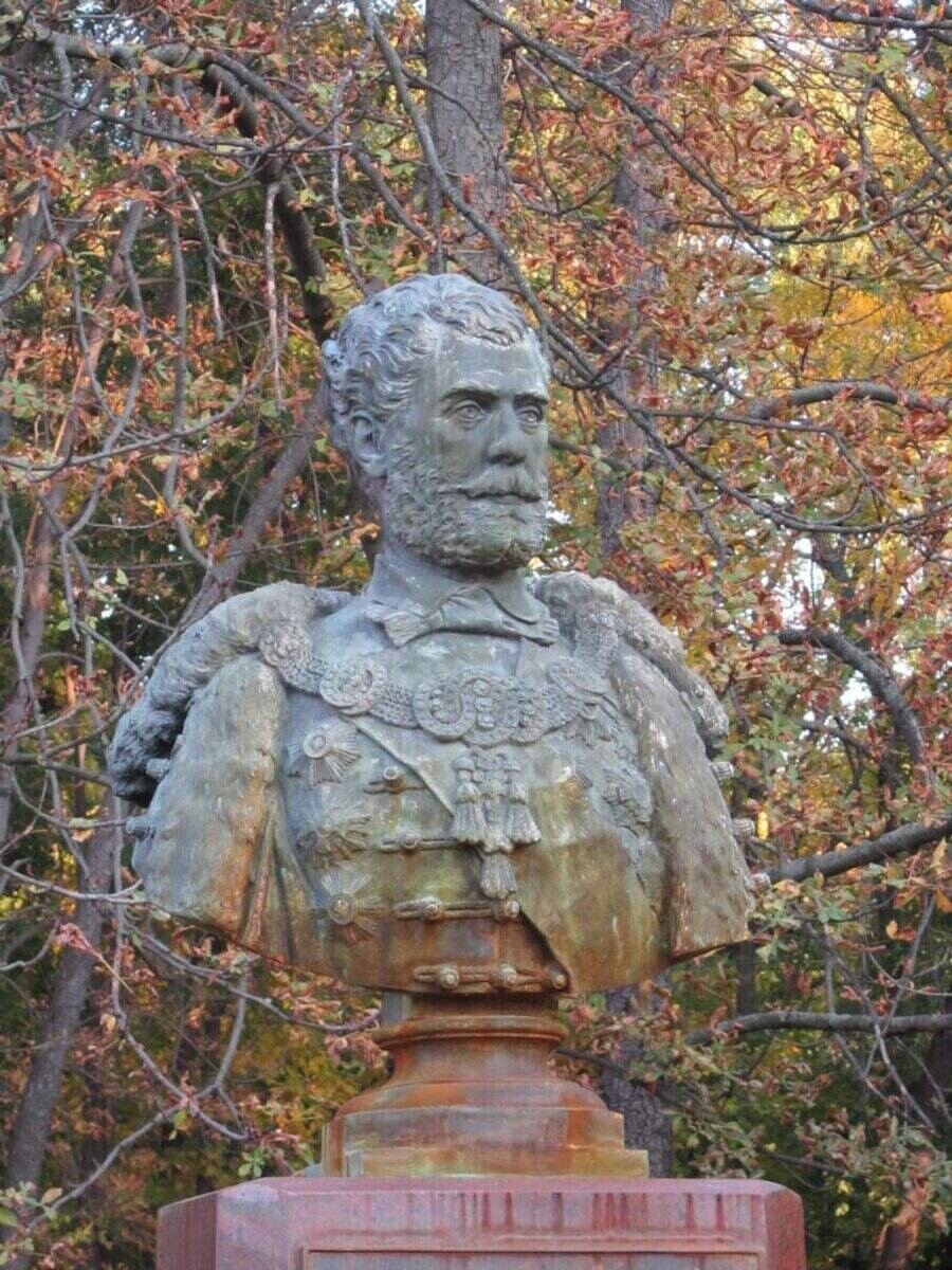 Бюст-паметник на Михаил Обренович - София