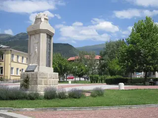 Паметник на падналите във войните - Златица — Златица
