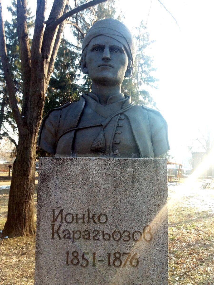 Бюст паметник на Йонко Карагьозов - Севлиево