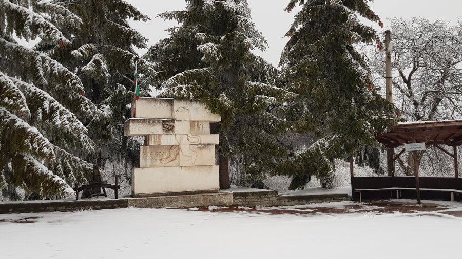 Паметник на априлските въстаници - село Белица