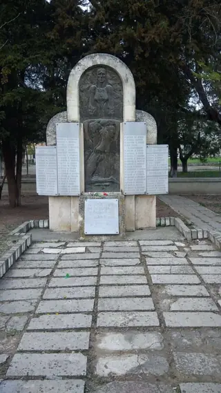 Паметник на загиналите във войните - Дългопол — Дългопол