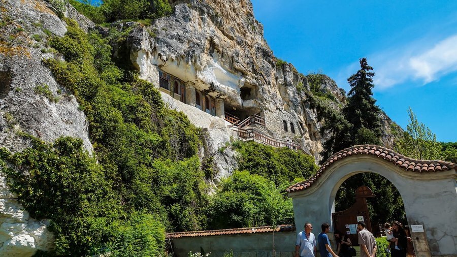 Скален манастир "Св. Димитрий Басарбовски" - Басарбово