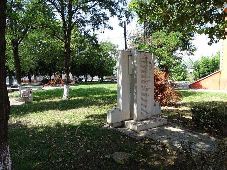 Паметник на загиналите за България - с.Радиево