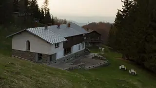 Хижа "Амбарица" — Черни Осъм