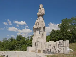 Мемориален комплекс "Христо Ботев" - Калофер — Калофер
