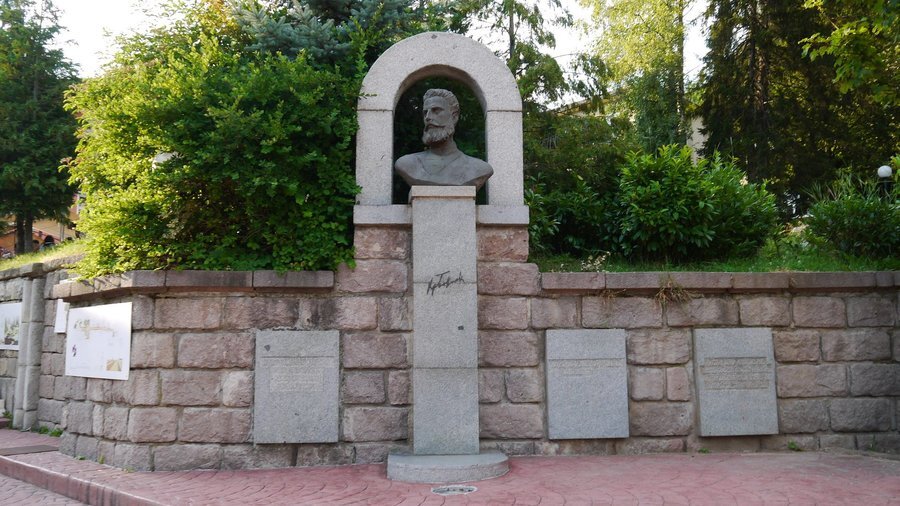 Бюст-паметник на Христо Ботев - Смолян