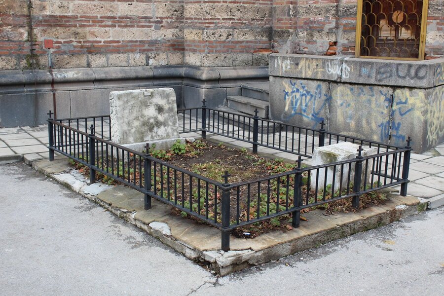 Гробът на Ниил Изворов - София