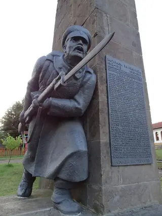 Паметник на Загиналите за Родината - с.Пчеларово — Пчеларово