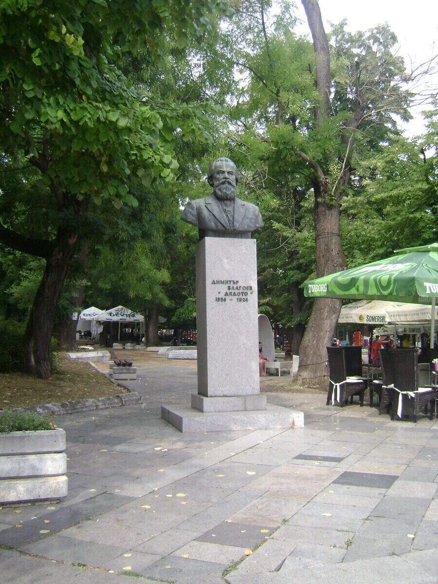 Бюст-паметник на Димитър Благоев - Шумен
