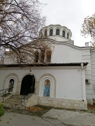 Храм "Св. Софроний Врачански" - Червен Бряг — Червен бряг
