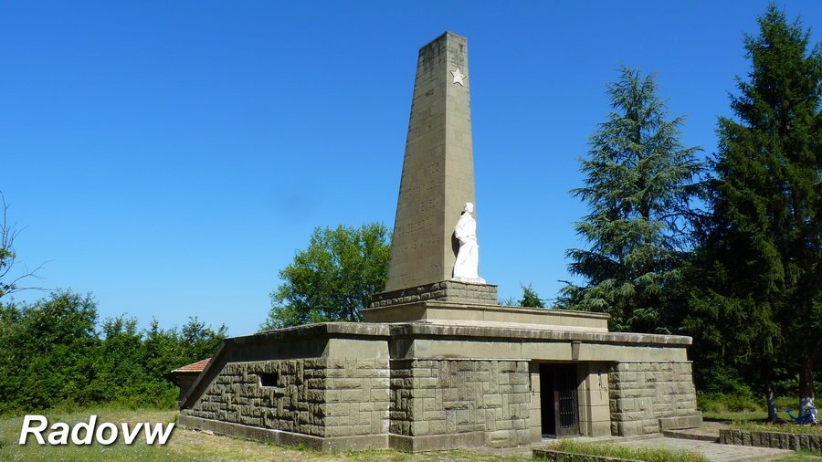 Паметник–костница - Партизани