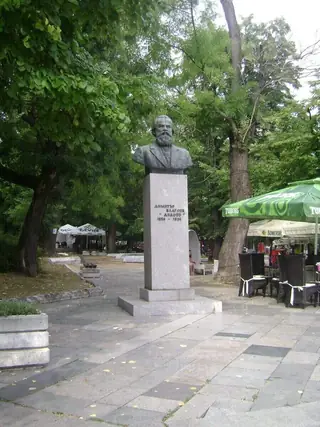 Бюст-паметник на Димитър Благоев - Шумен — Шумен