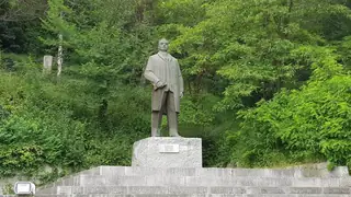 Паметник на Владимир Поптомов - Белица — Белица