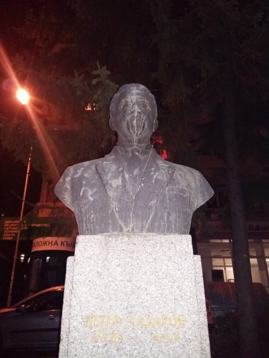 Паметник на Петър Лазаров - Попово