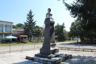Паметник на загиналите във войните - Еловдол — Еловдол