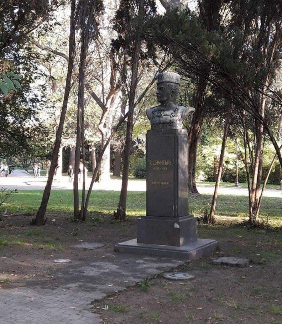 Паметник на Хаджи Димитър - Варна