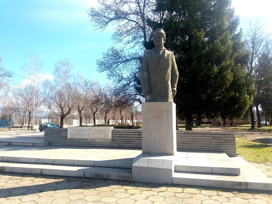 Паметник на Стефан Пешев - Севлиево