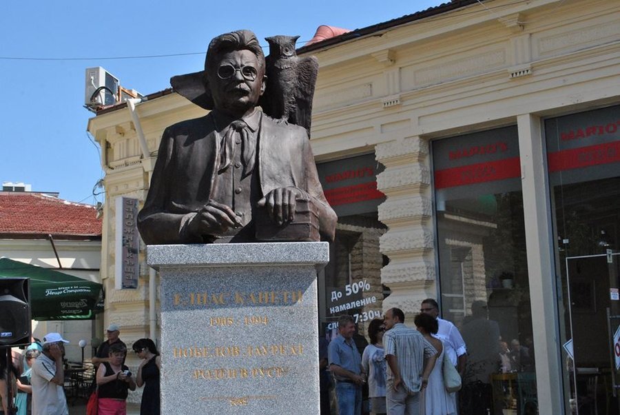 Бюст-паметник на Елиас Канети - Русе