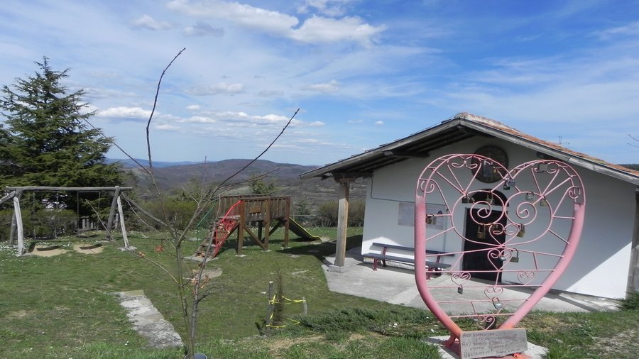 Параклис "Св. София, Вяра, Надежда и Любов" - Бъзовец