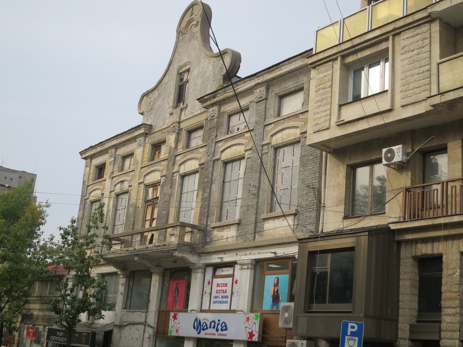 Сградата на бившата закусвалня Родопи - Русе