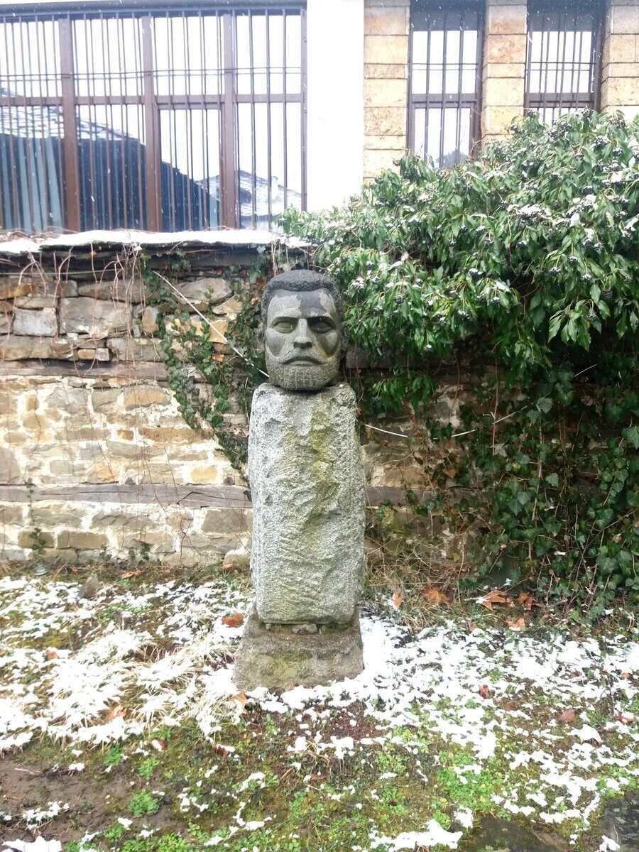 Паметник на Захари Стоянов - Троян