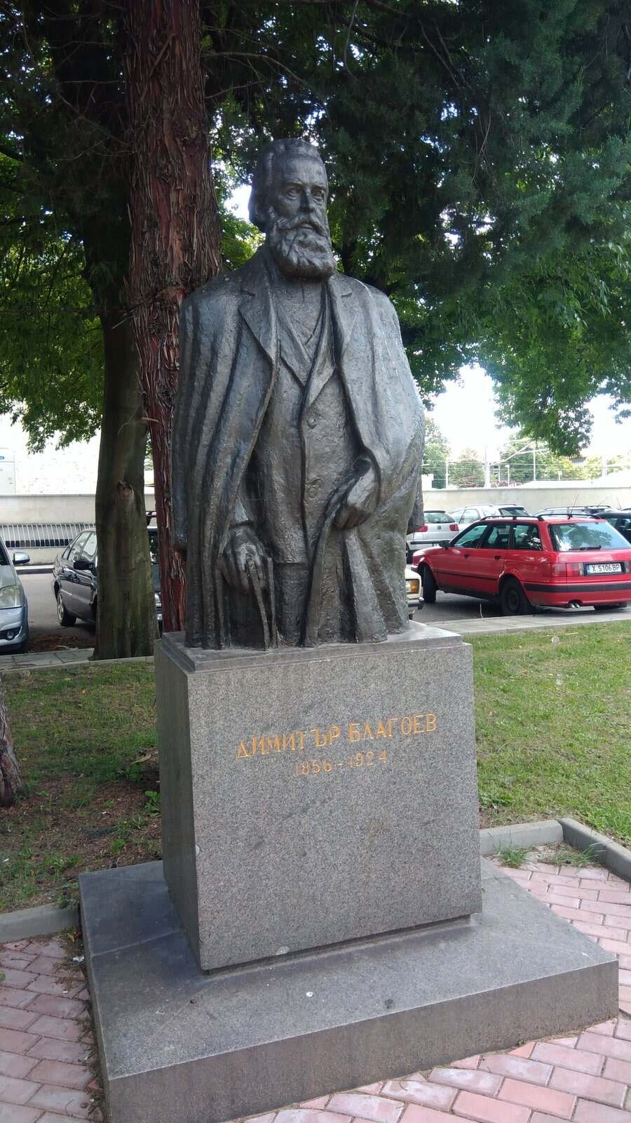 Торс-паметник на Димитър Благоев - Димитровград