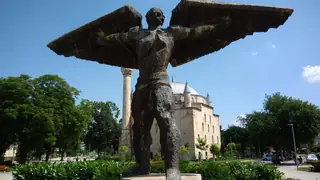 Скулптура на майстор Манол - Разград — Разград