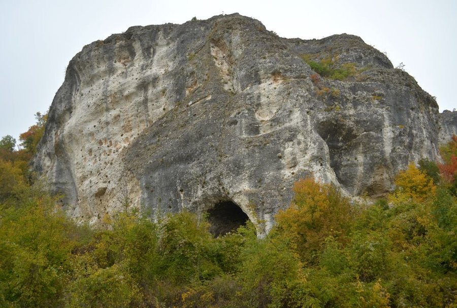 Тракийски култов комплекс - Долно Черковище