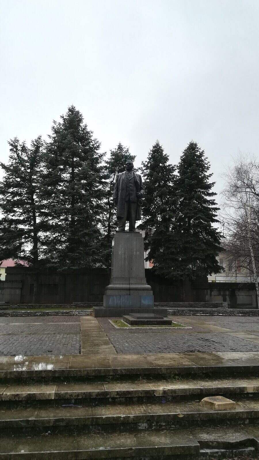 Паметник на Христо Михайлов - Монтана